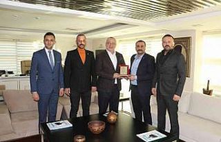 Ülkü Ocakları’ndan Başkan Ergün’e plaket