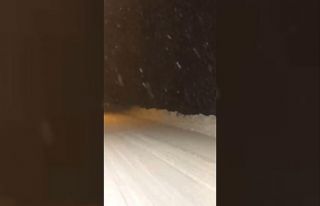 Uludağ’da şiddetini arttıran kar yolların kapanmasına...