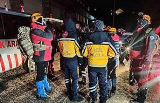 Uludağ’ın zirvesinde mahsur kalan 3 amatör dağcıya...