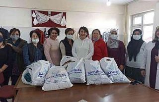 Umut Derneği’nden kursiyerlere kumaş desteği