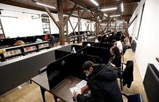 Üniversite adayları İnegöl Belediyesi denemesinde...