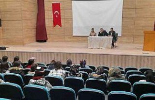 Üniversite öğrencileri kurslar hakkında bilgilendirildi