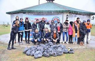 Üniversite öğrencilerinden eksi 2 derecede sahil...