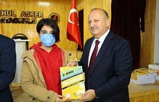 Ünye’de öğrencilere 3 bin 700 adet kaynak kitap...