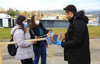 Uşak Belediyesi, sınav haftasında olan öğrencileri...