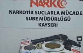 Uyuşturucu taciri anne-kız, ortak operasyonla yakalandı