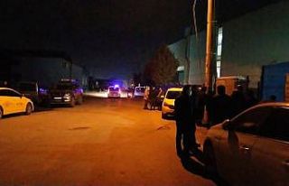 Üzerine düşen ağır tonajlı malzemenin altında...