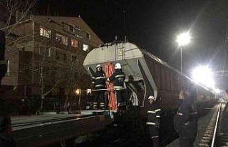 Vagonun üstüne çıktı, elektrik akımına kapıldı