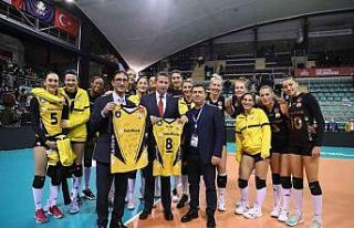 VakıfBank, Avrupa’da da hız kesmiyor