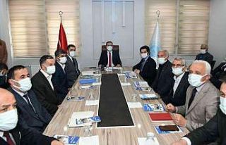 Vali Akbıyık, muhtarlarla bir araya geldi