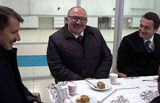 Vali Ayhan, doların helvasını yedi