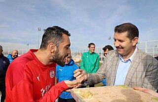 Vali Ayhan’dan Sivasspor’a baklava dopingi