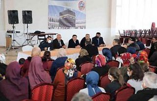 Vali Çiçek, Sülümenli beldesinde vatandaşları...