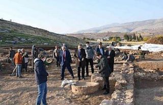 Vali Çuhadar Perre Antik Kentinde incelemeler yaptı