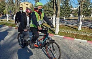 Vali Kızılkaya kendini görme engelli bireylerin...