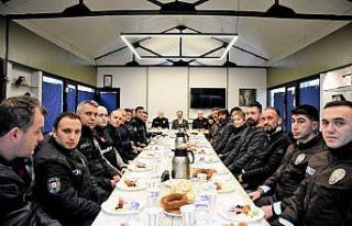 Vali Kızılkaya polis memurlarıyla kahvaltıda buluştu