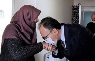 Vali Kızılkaya, şehit Kemal Ay’ın annesini ziyaret...