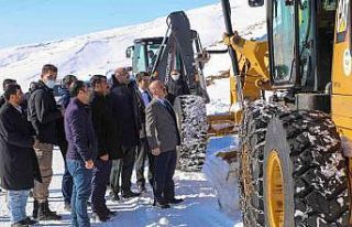 Vali Varol, karla mücadele çalışmalarını yerinde...