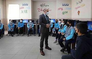 Vali Varol’dan okul ziyareti