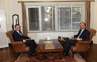 Vali’den emniyet teşkilatına tebrik ziyareti