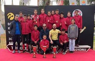 Vanlı atletizmcilerden büyük başarı