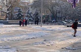 Vatandaş soğuk havayı unutup market fiyatlarından...