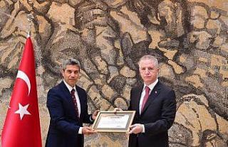 Vefat eden oğlunun adını okulda yaşatacak