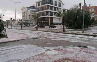 Yağan dolu Manavgat’ı beyaz örtüyle kapladı