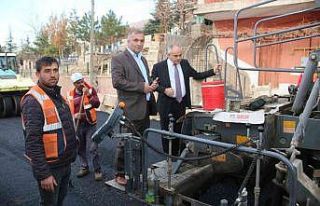 Yahyalı’da asfaltlama devam ediyor