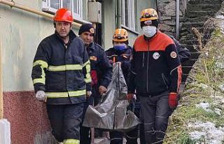 Yanan evin enkazındaki cesede 16 saat sonra ulaşıldı