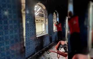 Yangında hasar gören Bahtiyar Cami’nin onarım...