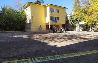 Yangında panik yaşayan öğretmenler gözyaşı...