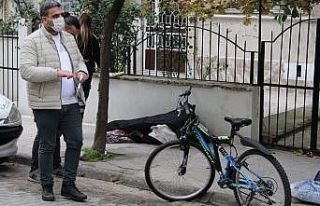 Yaşlı kadını, ecel yolda yakaladı