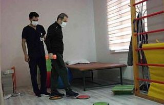 Yatağa bağlıydı, doğru tedavi ile yürümeye...