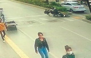 Yaya geçidinde motosikletin çarptığı hamile kadın...