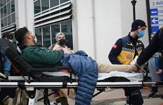 Yaya geçidindeki öğrencilere yol vermek istemeyince...