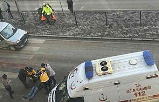 Yaya geçidinden geçen vatandaşa böyle çarptı