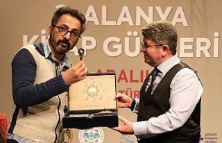 Yazar Menteş: “Roman hayata başka açılardan...