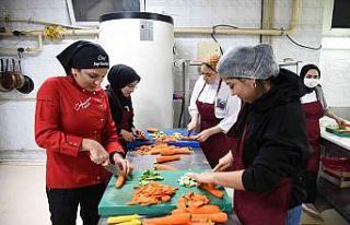Yemek kursu yoğun ilgi görüyor