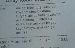 Yemek siparişi veren müşteri kuryeye o güzel notu...