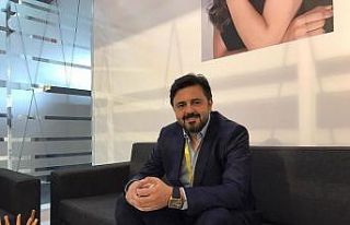 Yeni trend renkli lensler göz kamaştırıyor