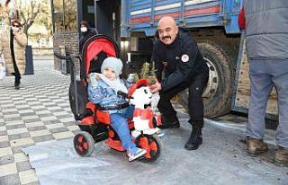 Yeni yıl hediyesi fidanlar ücretsiz olarak dağıtıldı