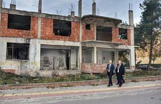 Yenişehir Belediyesi metruk binaları yıkıyor