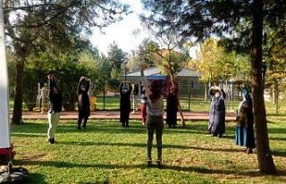 Yenişehir Belediyesi’nin sabah sporuna vatandaşlardan...