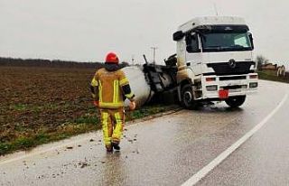 Yenişehir’de kimyasal yüklü tanker devrildi
