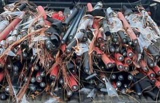 Yeraltına döşenecek kabloları çalan hırsızlar...