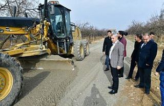 Yeşilyurt’ta kırsal mahallelerin bağlantı yollarını...