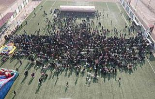 Yetim çocuklar sevindirildi