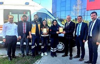 Yılın en iyi istasyonu personeline Sağlık Müdüründen...