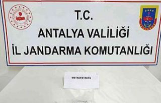 Yol kontrol noktasında durdurulan araçtaki yolcularda...